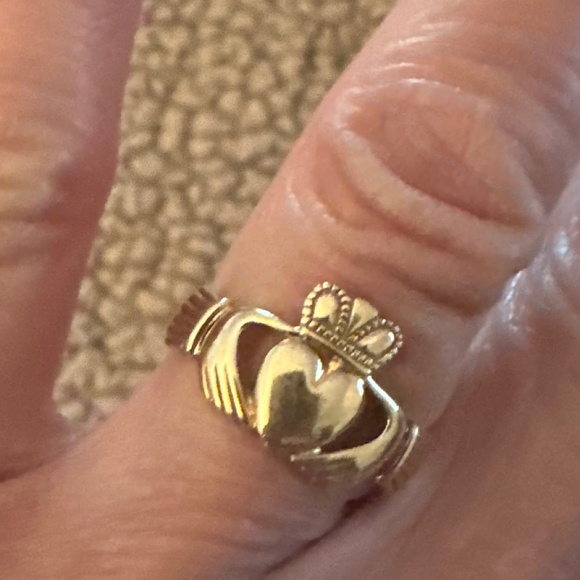 Irish Claddagh ring in 9kt gold. - Picture 3 of 6